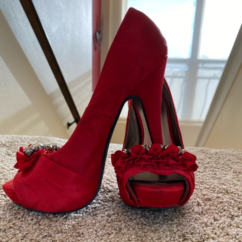 2b bebe red heels